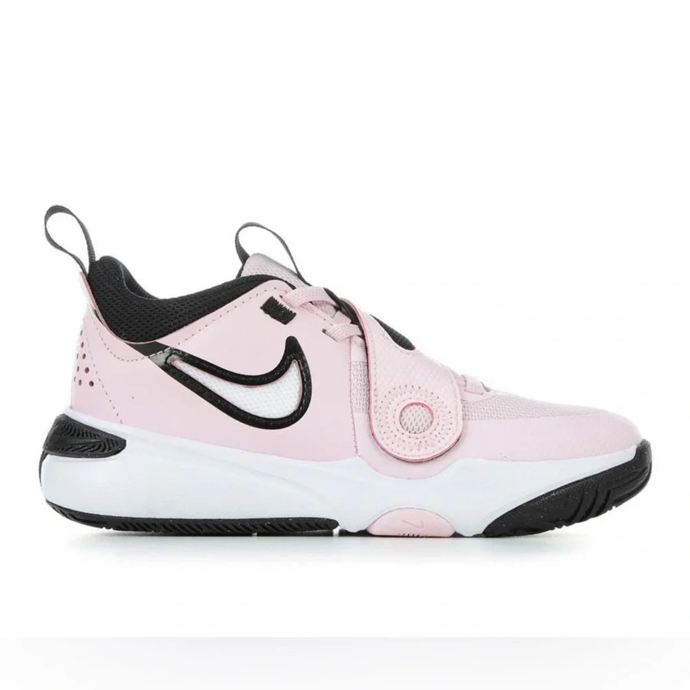 Nike team hustle d11 girls light pink basketball shoes size 2‎ and knee pads